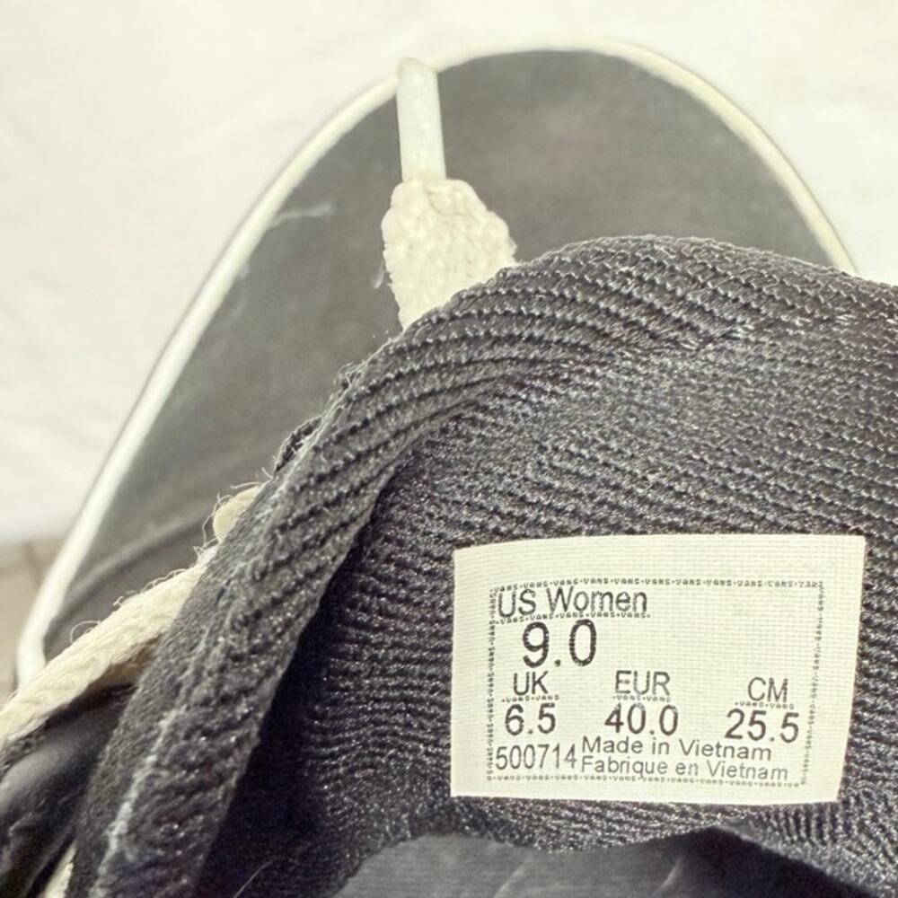 VANS Off The Wall  sneakers Women’s size 9 
Black & White low top  Canvas Skate - Picture 2 of 13
